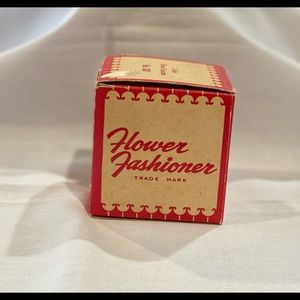 Vintage Gadjo flower fashioner with box no.620